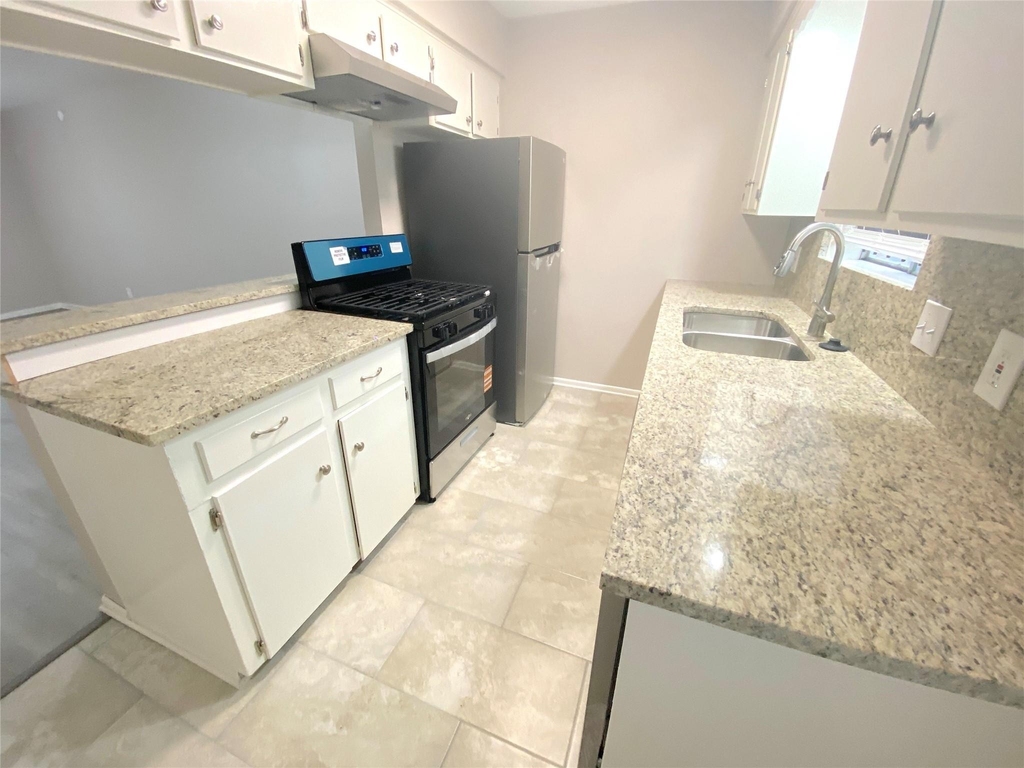 10122 Shadow Wood Drive - Photo 7