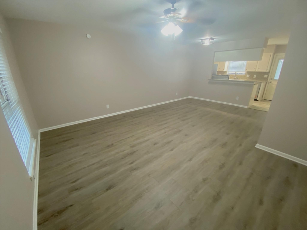 10122 Shadow Wood Drive - Photo 5