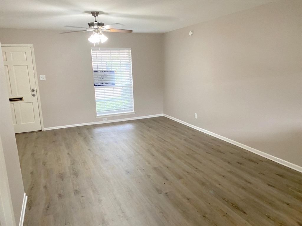 10122 Shadow Wood Drive - Photo 2
