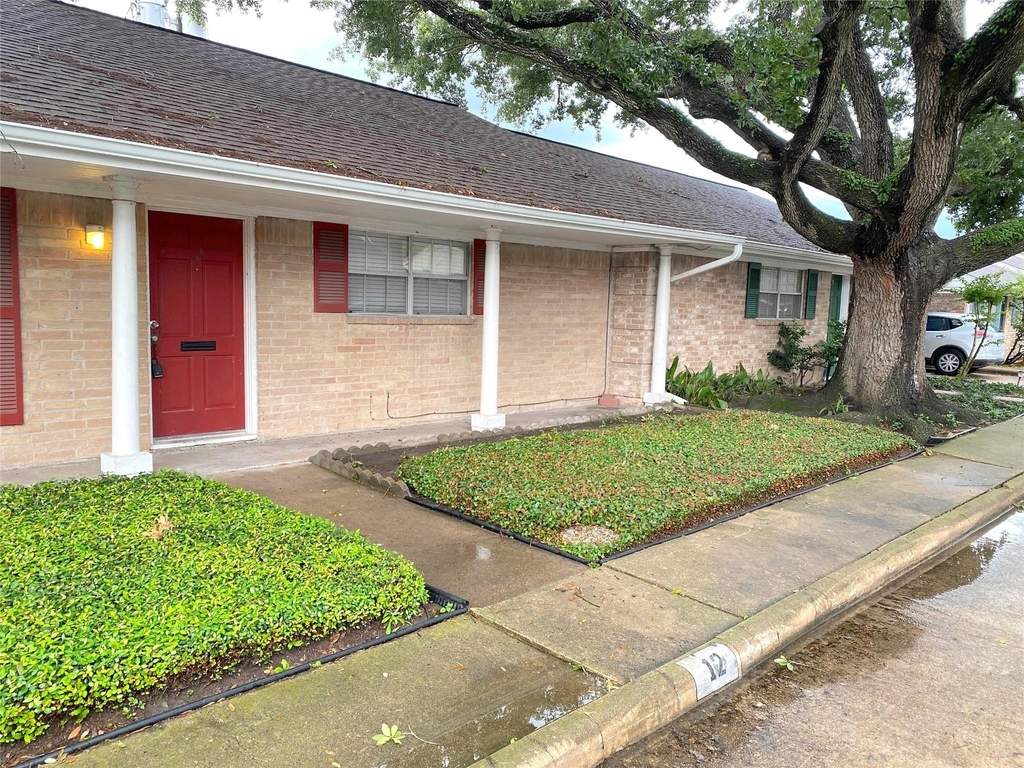 10122 Shadow Wood Drive - Photo 0