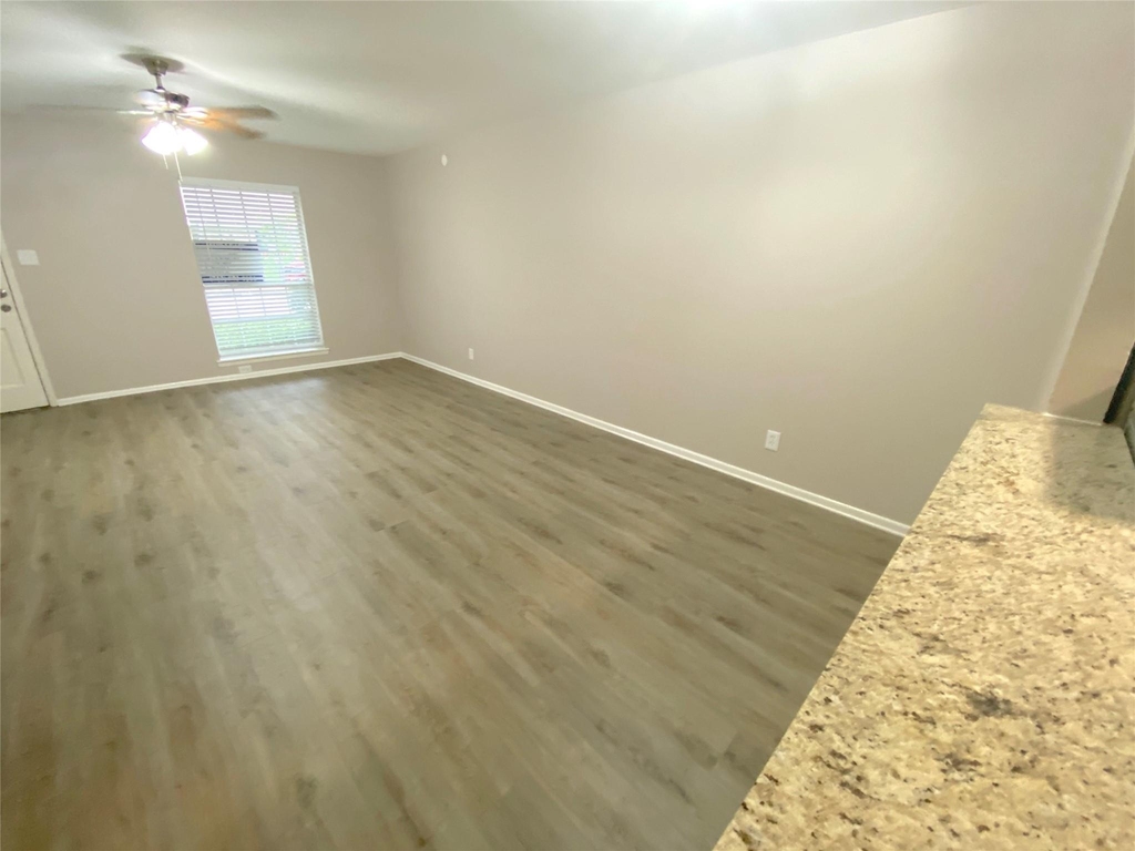 10122 Shadow Wood Drive - Photo 4