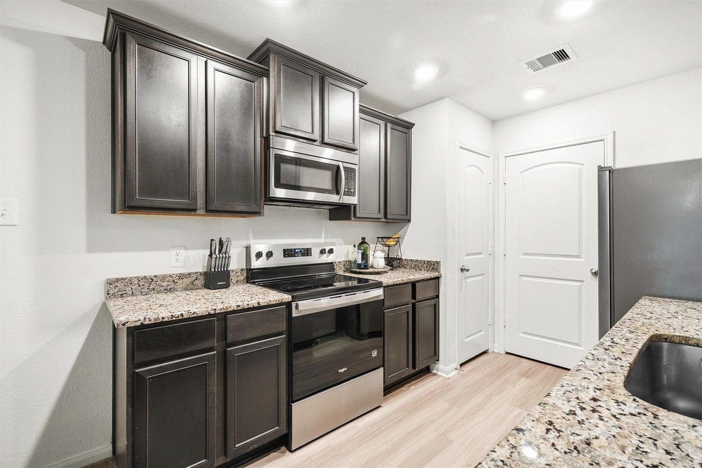 10619 Lost Maples Drive - Photo 10