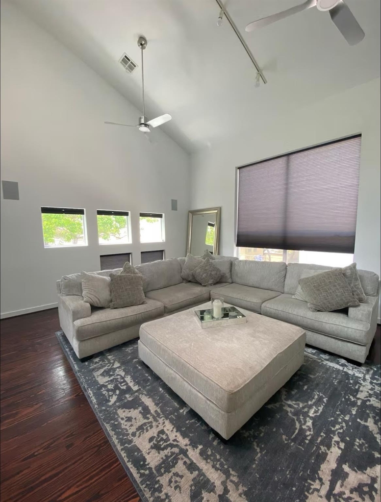 3002 Commerce Street - Photo 1
