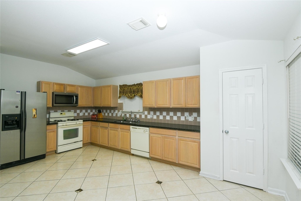 2615 Bisontine Street - Photo 4