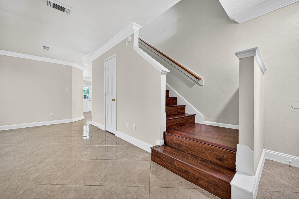 2219 Mountshire Drive - Photo 4