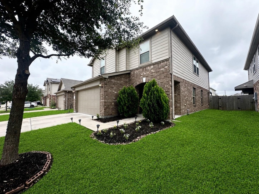 25323 Queens Causeway Lane - Photo 0