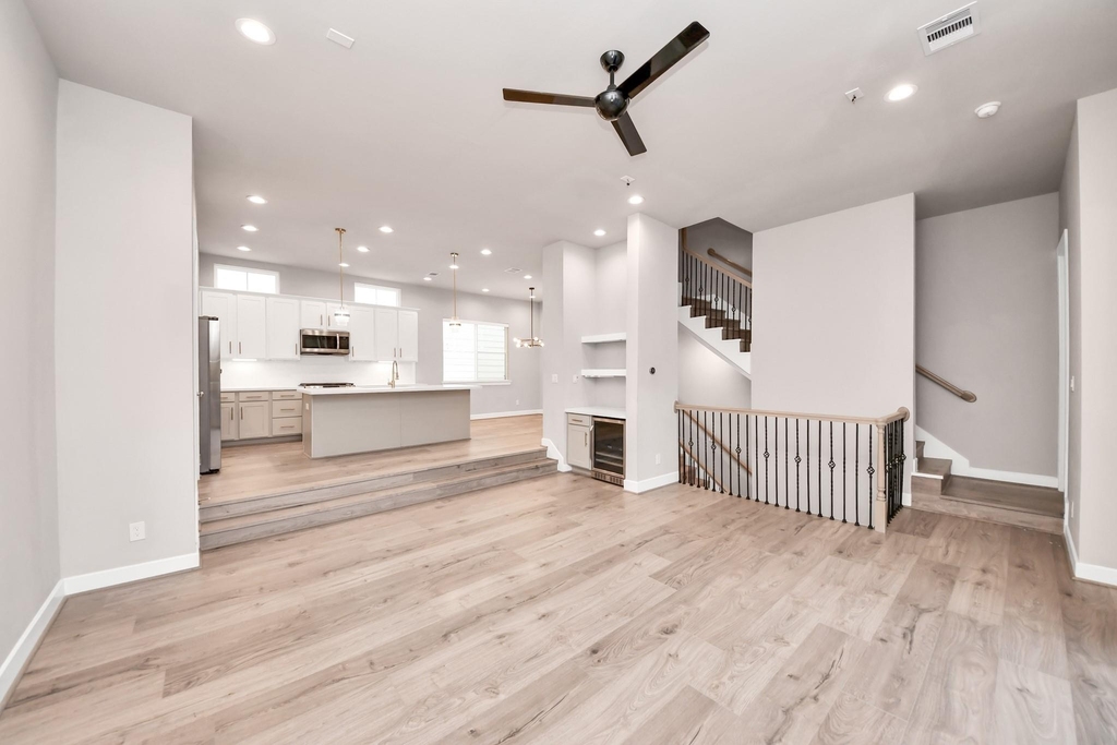 2114 Stuart Street - Photo 2