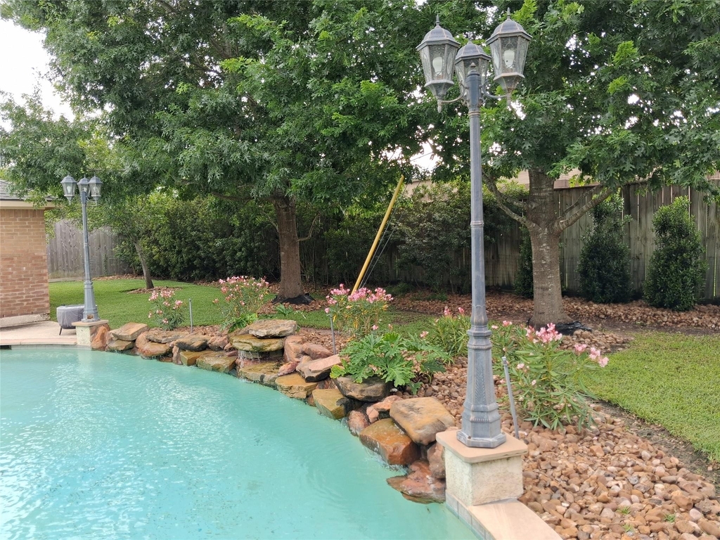 1722 Parklake Vlg - Photo 14