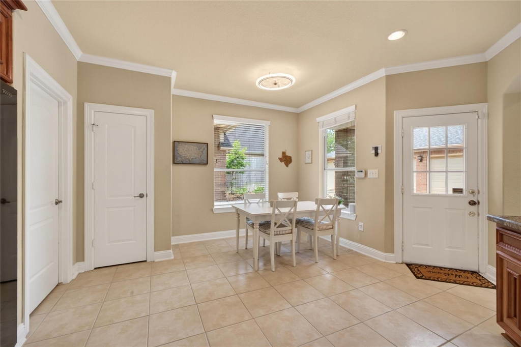 1722 Parklake Vlg - Photo 5