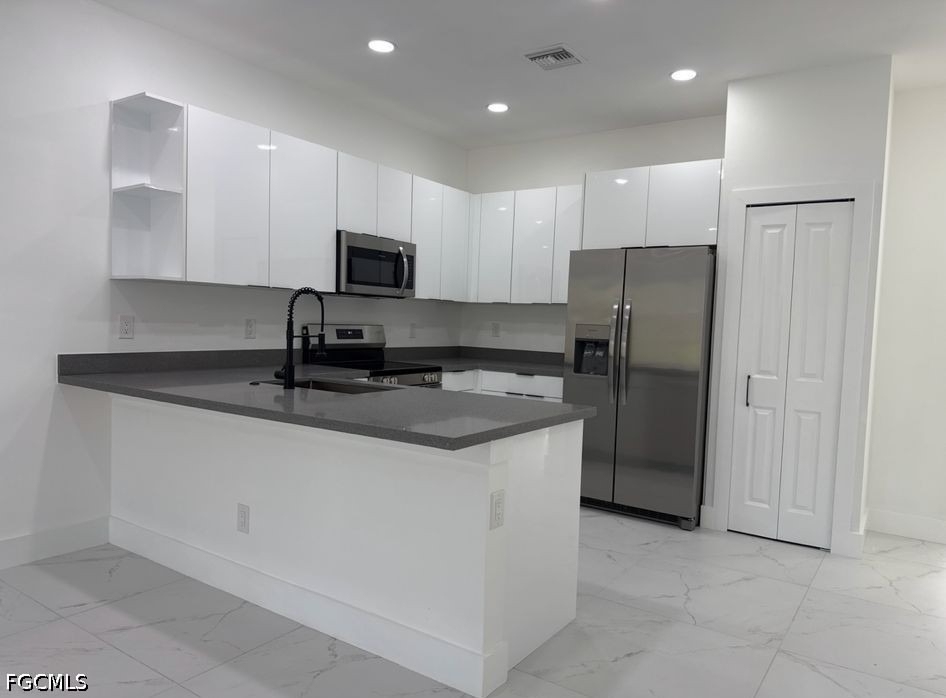 404-406 Chalet Avenue S - Photo 2