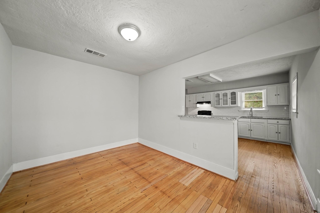 418 Spooner Street - Photo 2