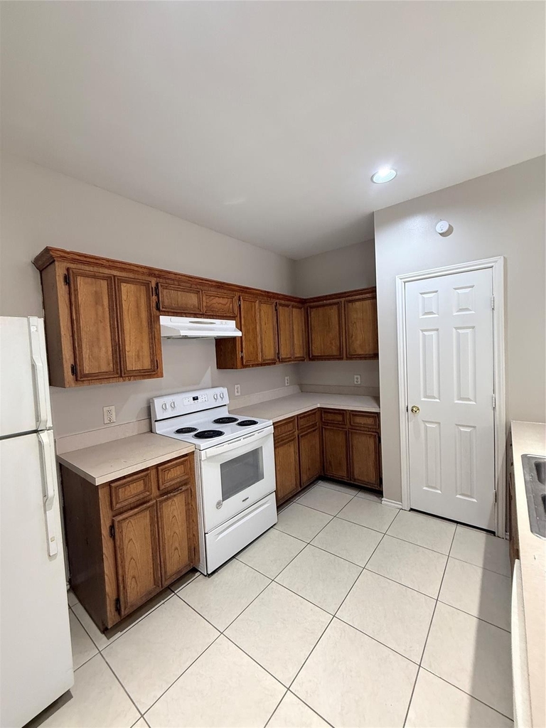 12818 Magenta Oaks Drive - Photo 10