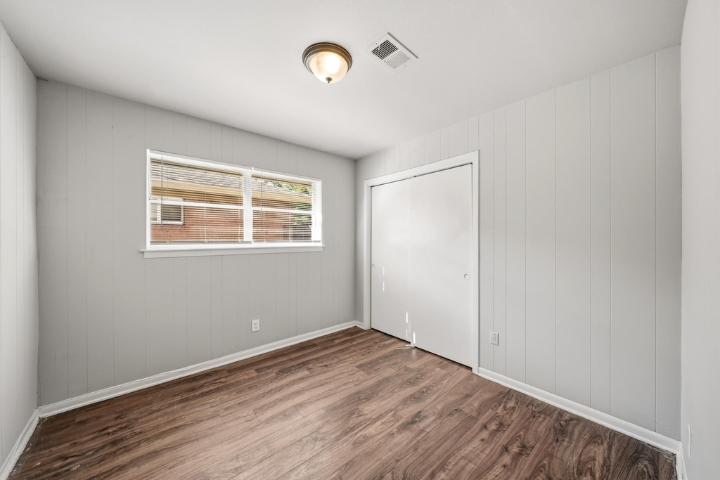 5755 Oakham Street - Photo 4