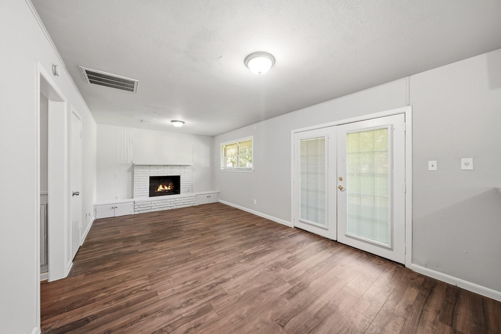 5755 Oakham Street - Photo 6