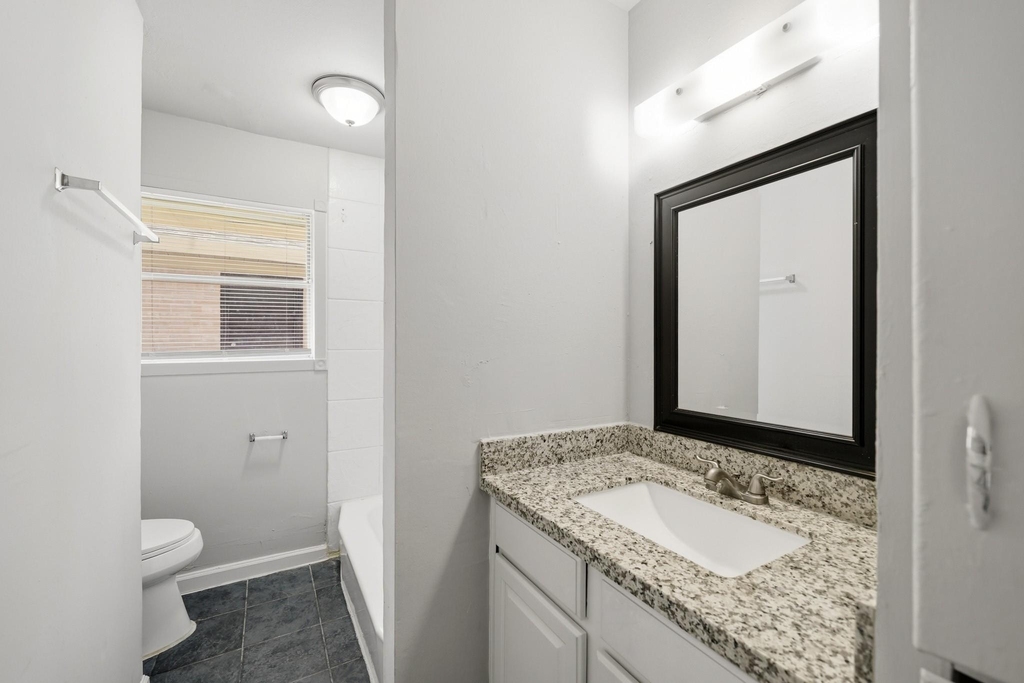 5755 Oakham Street - Photo 3