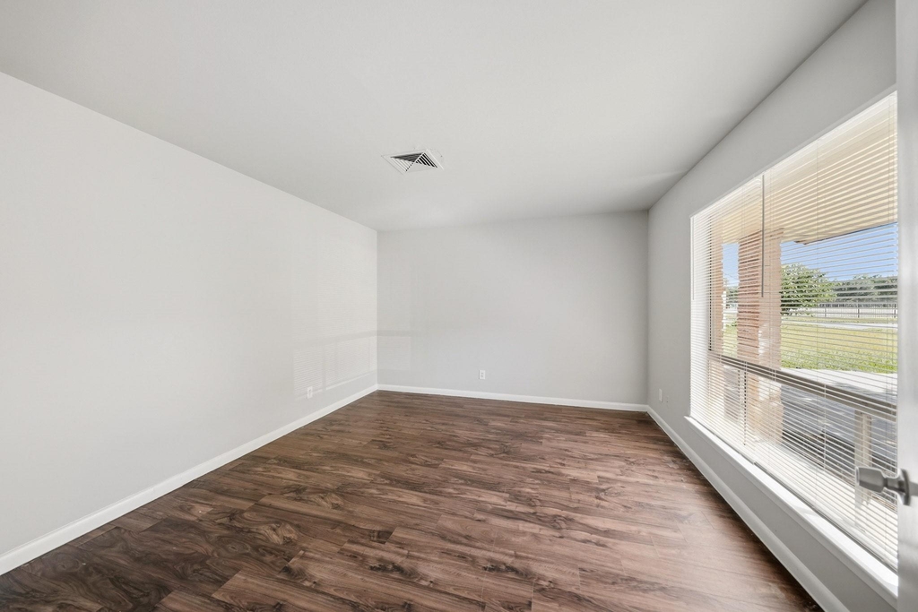 5755 Oakham Street - Photo 1