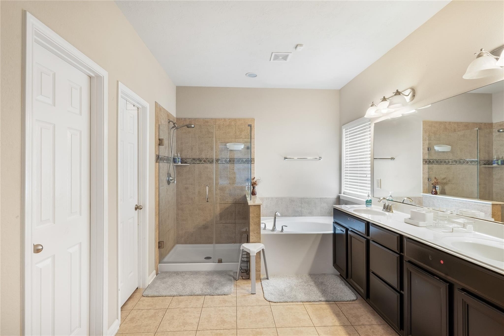 6819 Lavington Way - Photo 18