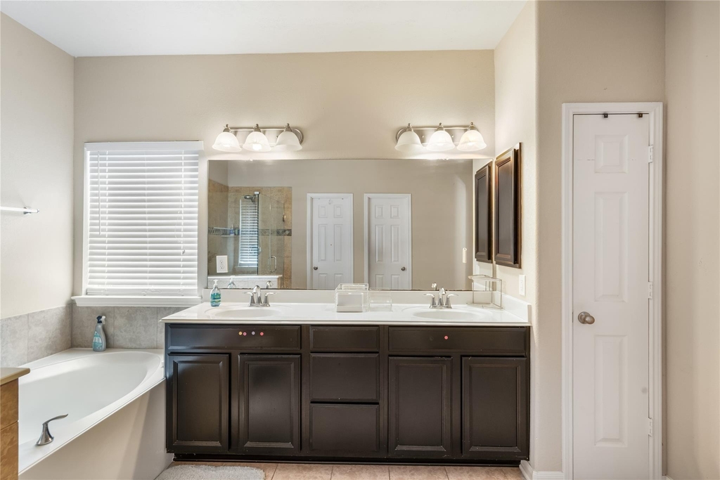 6819 Lavington Way - Photo 19