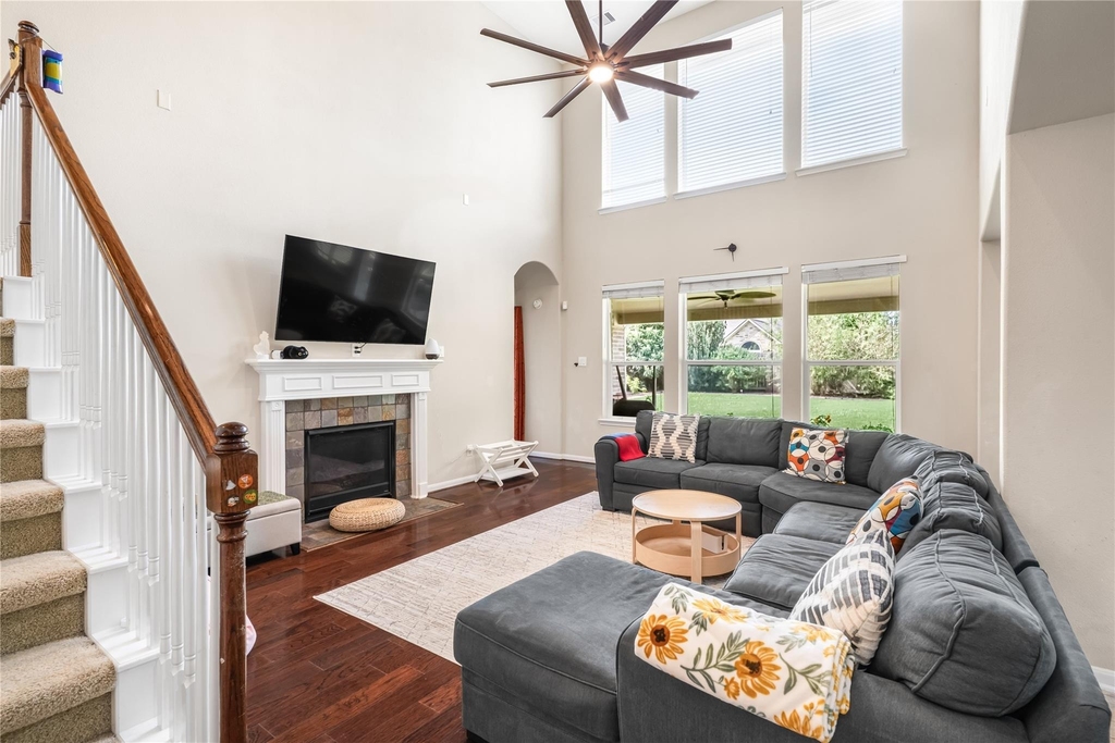 6819 Lavington Way - Photo 2