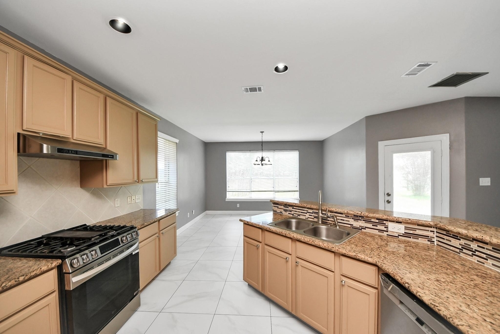 4610 Plum Forest Road - Photo 9