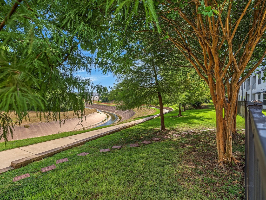 1441 East Street - Photo 32