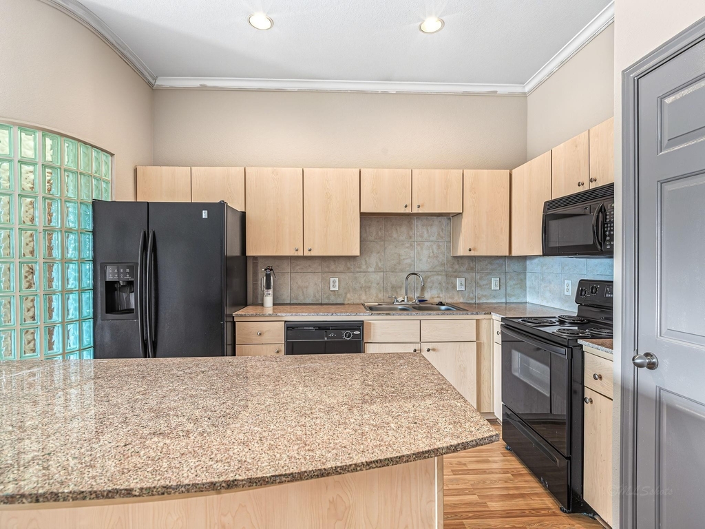 1441 East Street - Photo 2