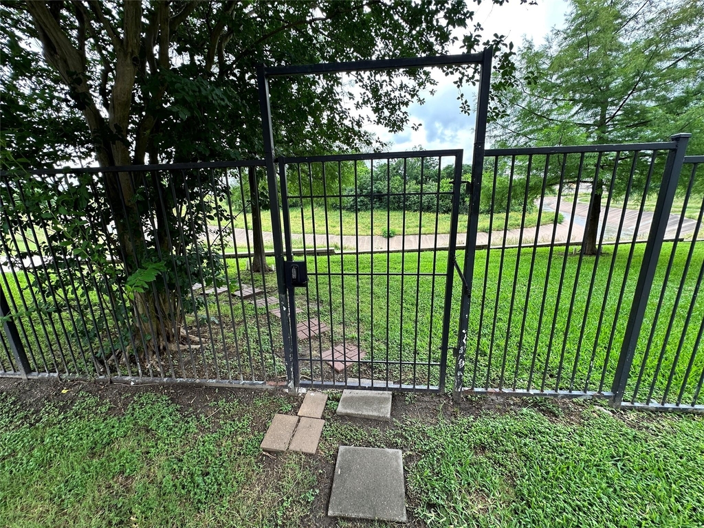 1441 East Street - Photo 34