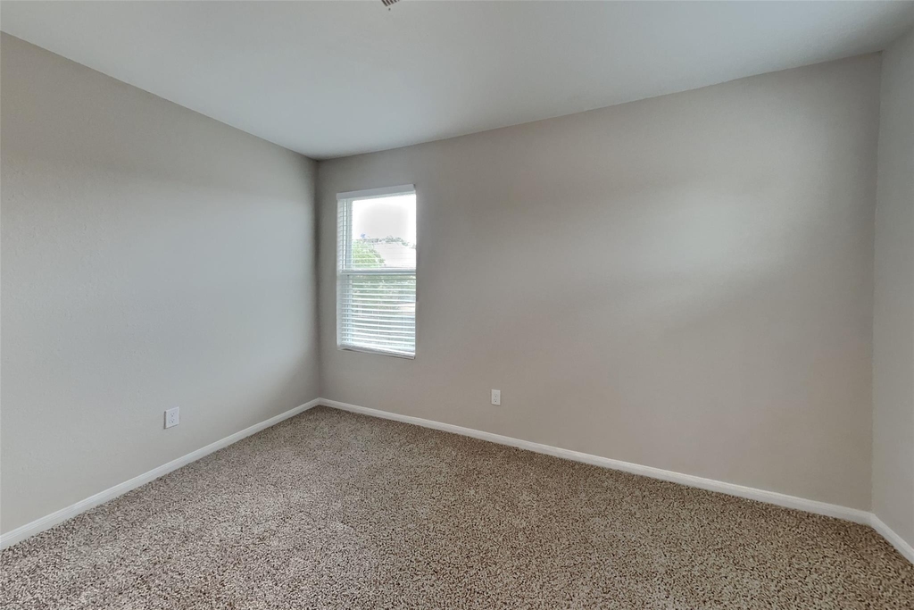 15214 Taos Creek Court - Photo 10