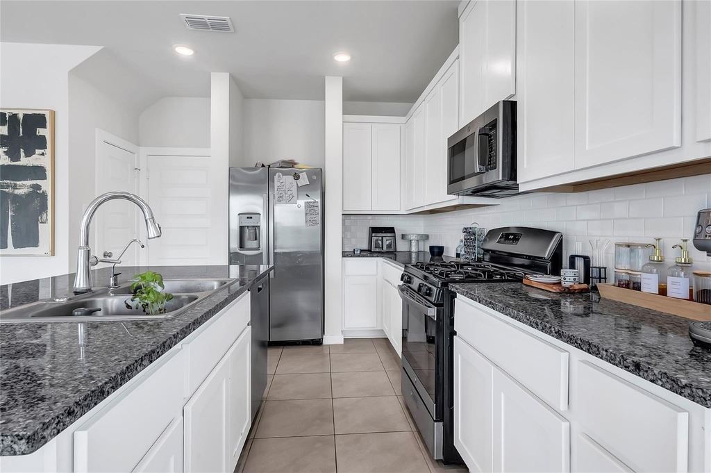 7218 Clearwater Cove Drive - Photo 9
