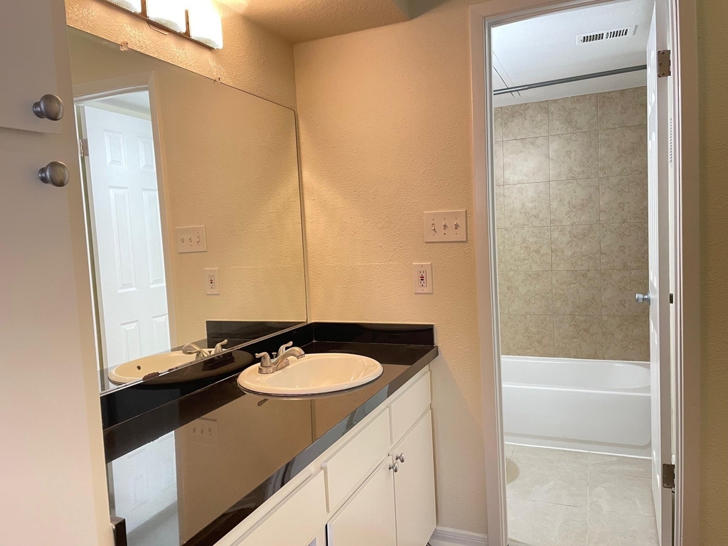 2626 Holly Hall Street - Photo 4