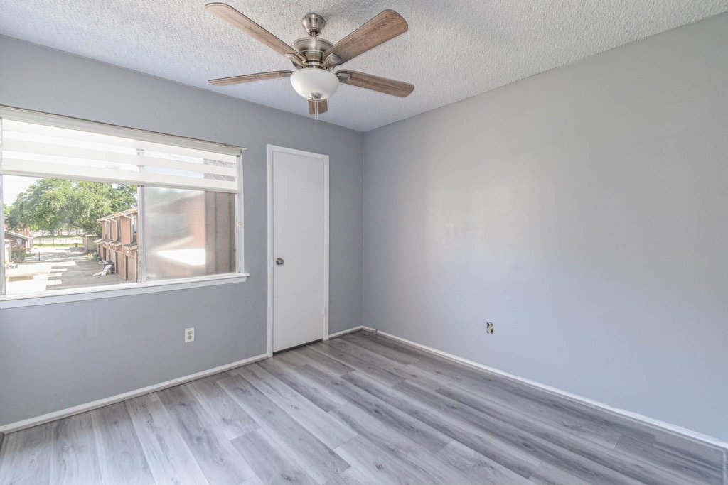 12663 Wellington Park - Photo 12