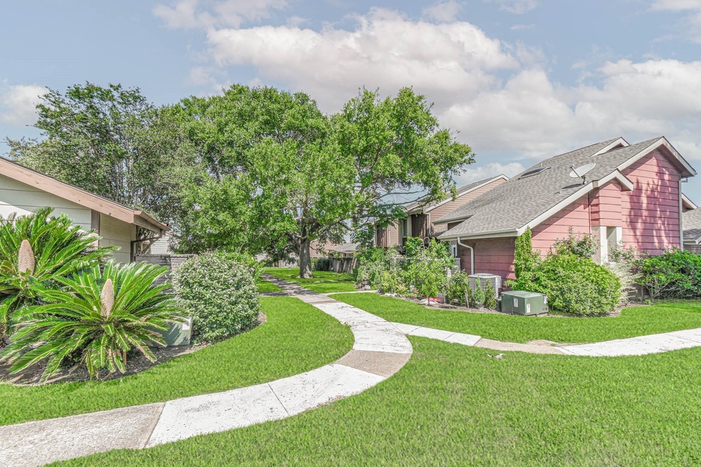 12663 Wellington Park - Photo 1