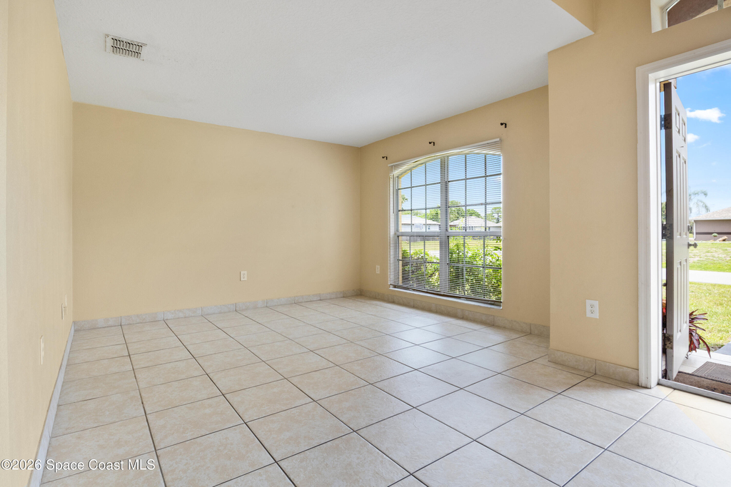 1406 Martinez Street Se - Photo 3