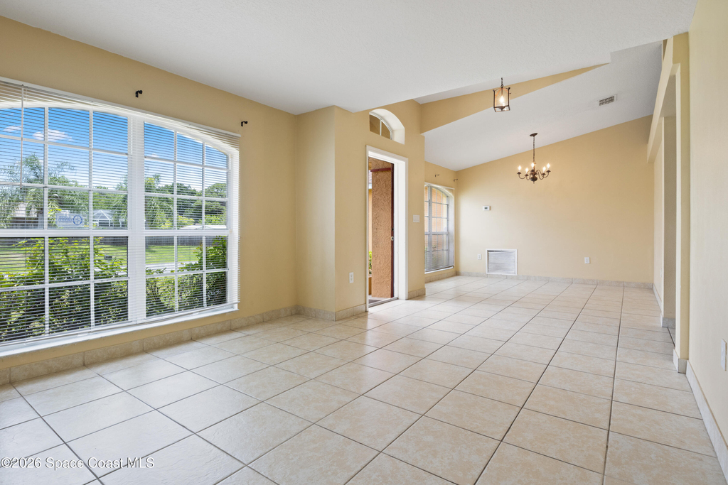 1406 Martinez Street Se - Photo 4