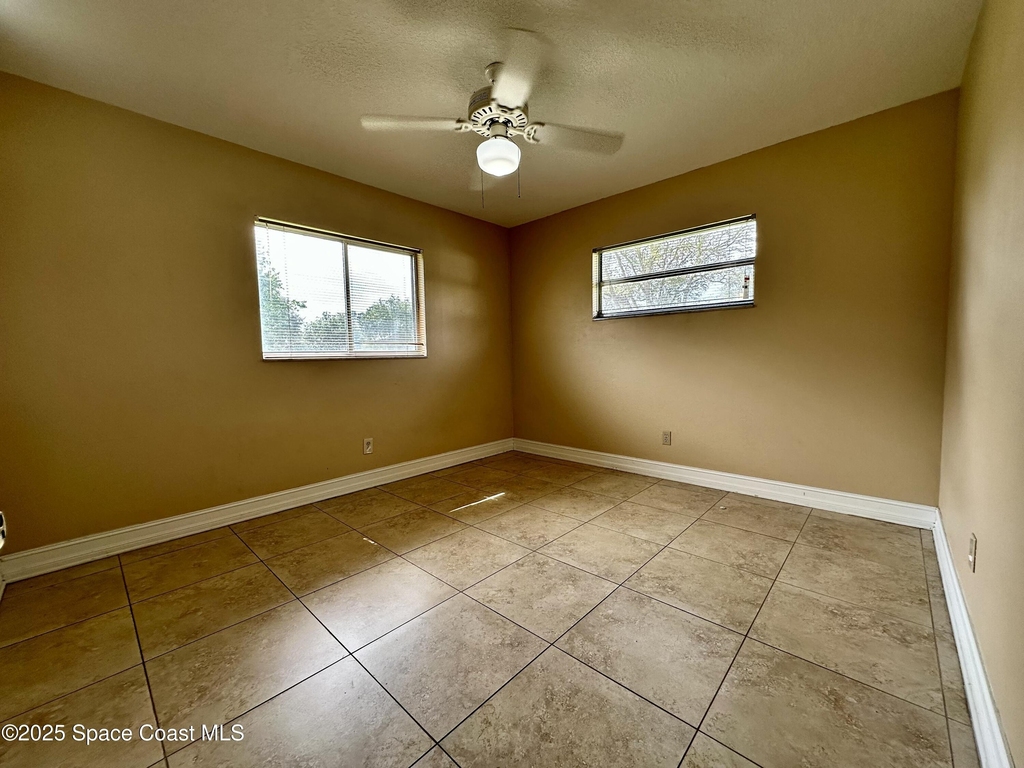 1084 Herne Avenue Ne - Photo 13