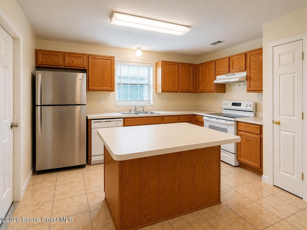 823 Angela Avenue - Photo 7