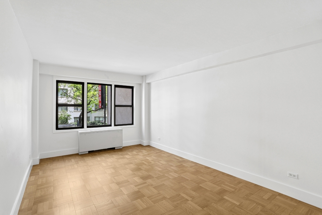 East 63rd Street - Photo 3