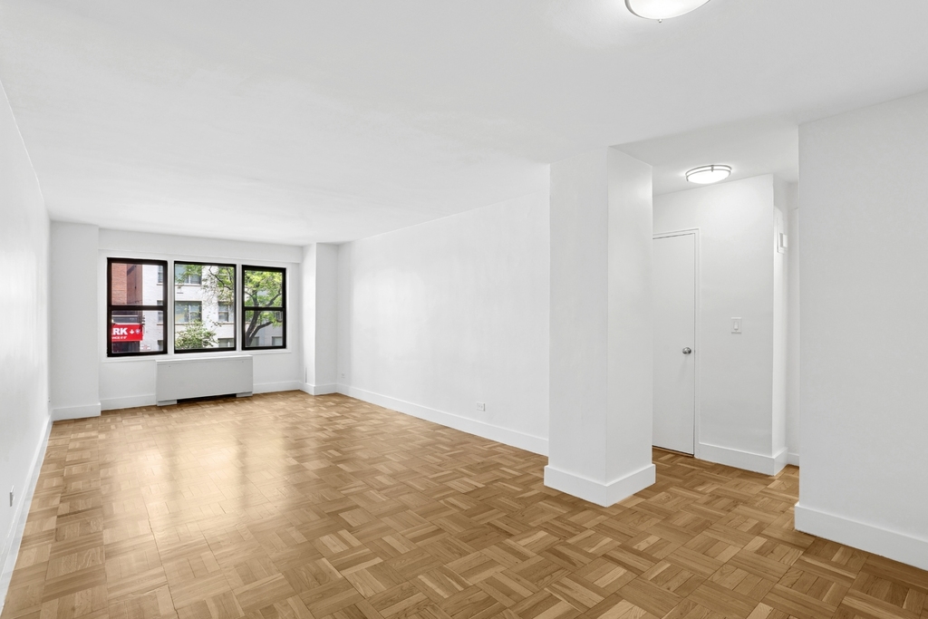 East 63rd Street - Photo 2