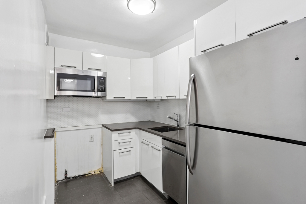 East 63rd Street - Photo 0