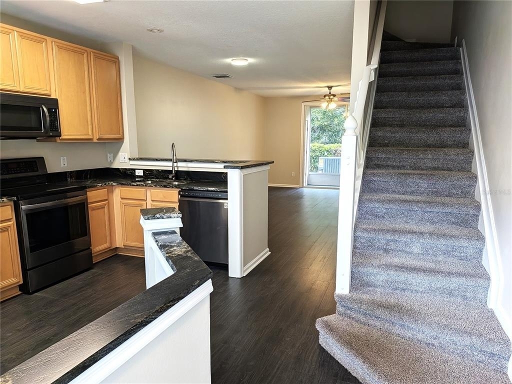 902 Vineland Place - Photo 3