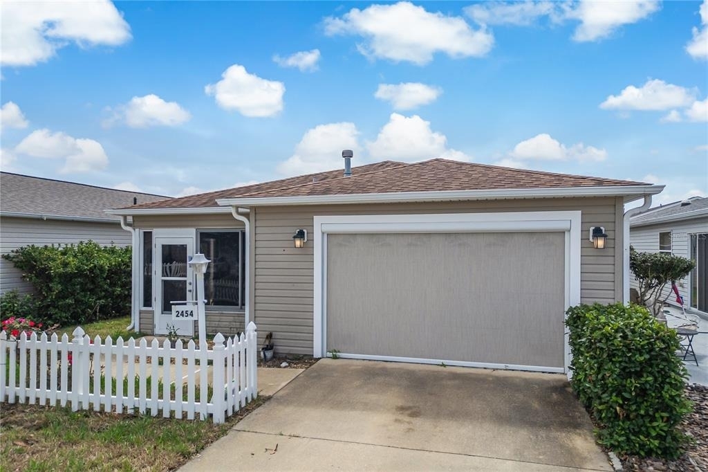 2454 Southern Oak Street - Photo 1