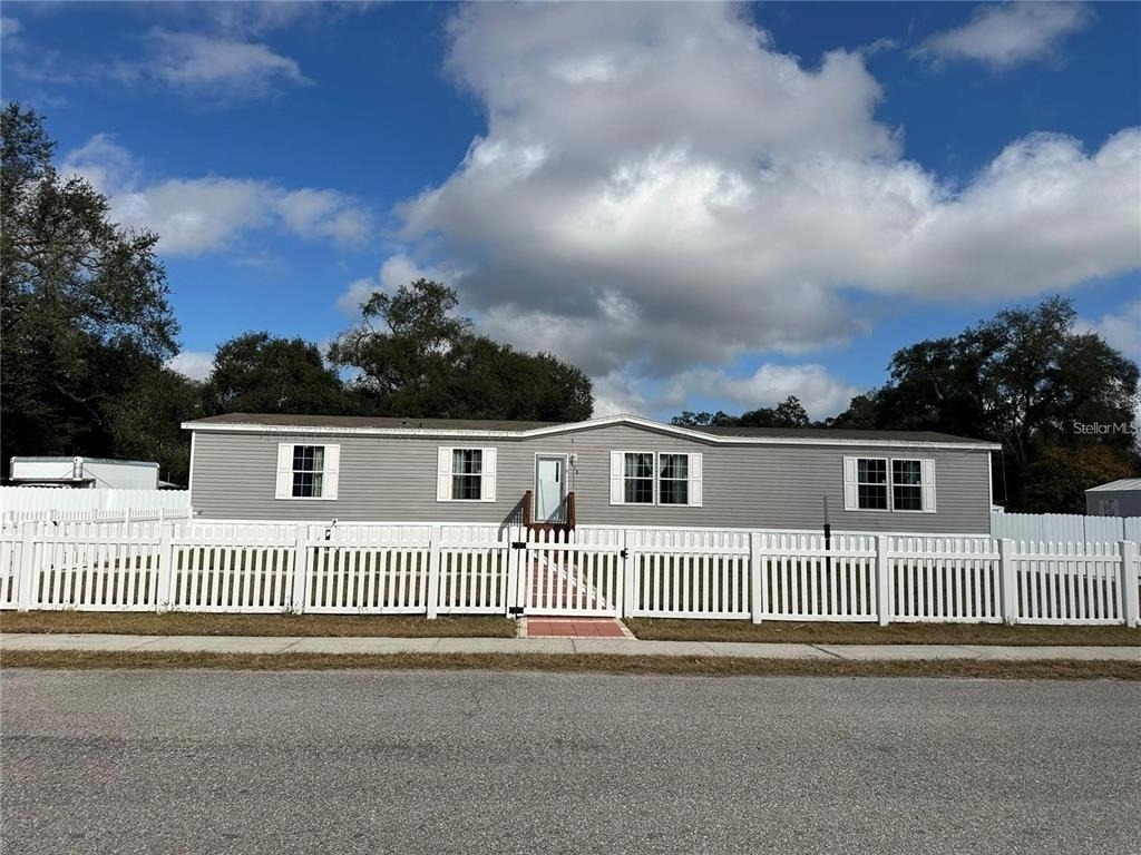 618 1 St Street - Photo 0