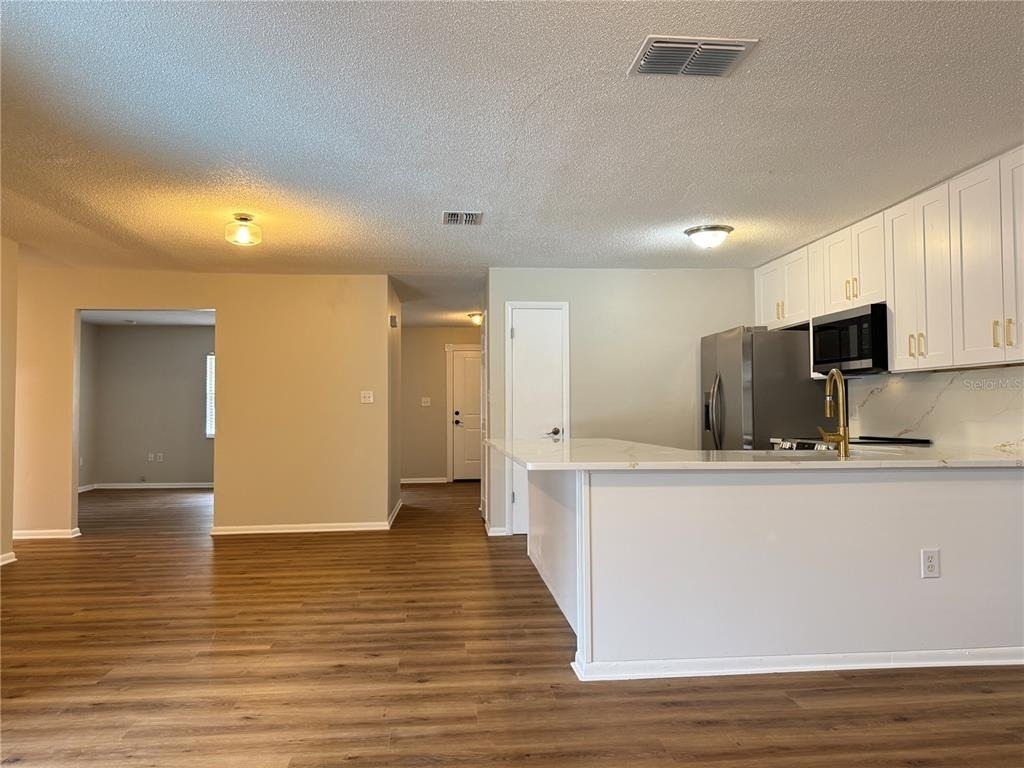 1602 Leslie Drive - Photo 3