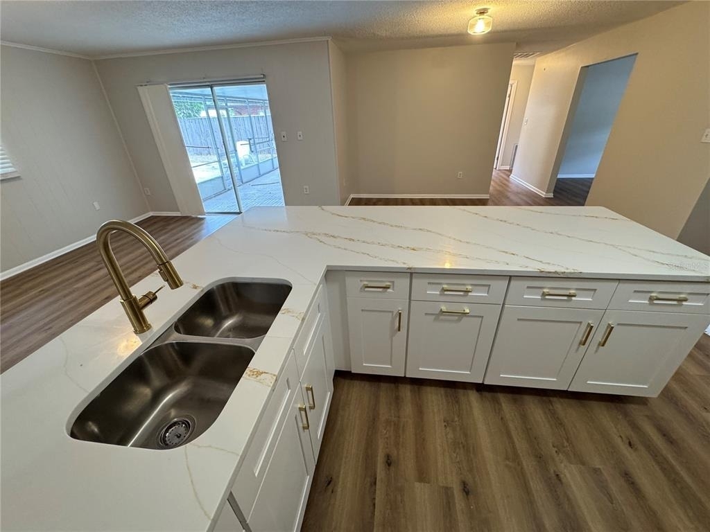 1602 Leslie Drive - Photo 6