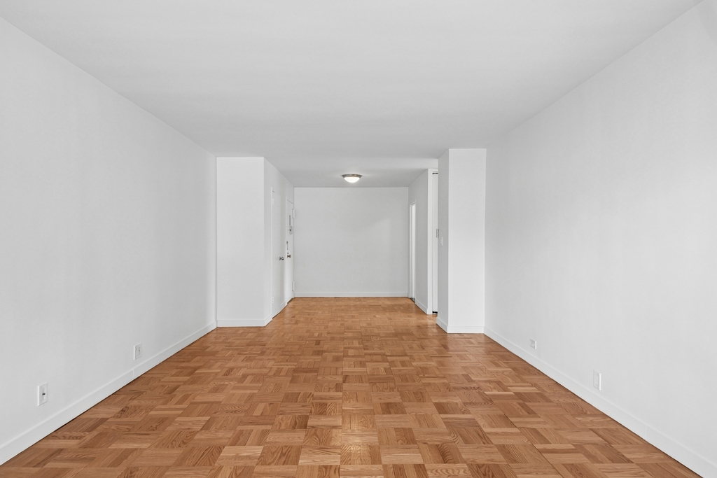 4th Avenue - Photo 3