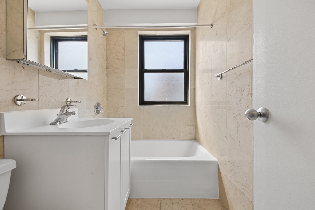 4th Avenue - Photo 4