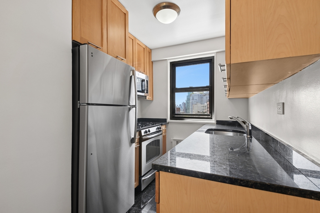 4th Avenue - Photo 2