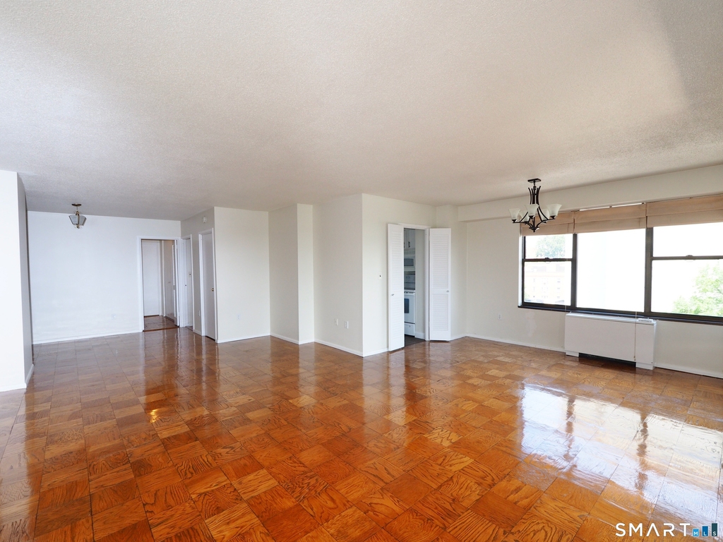 44 Strawberry Hill Avenue - Photo 5