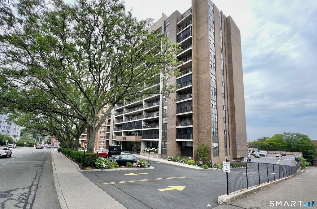 44 Strawberry Hill Avenue - Photo 0