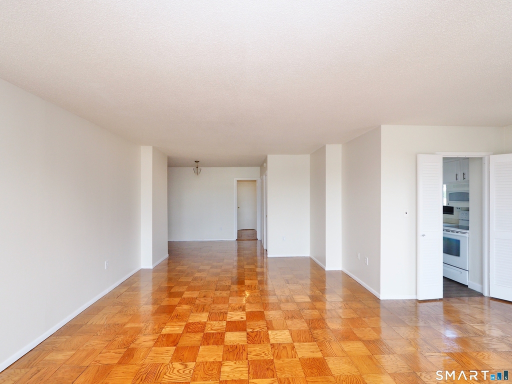 44 Strawberry Hill Avenue - Photo 6
